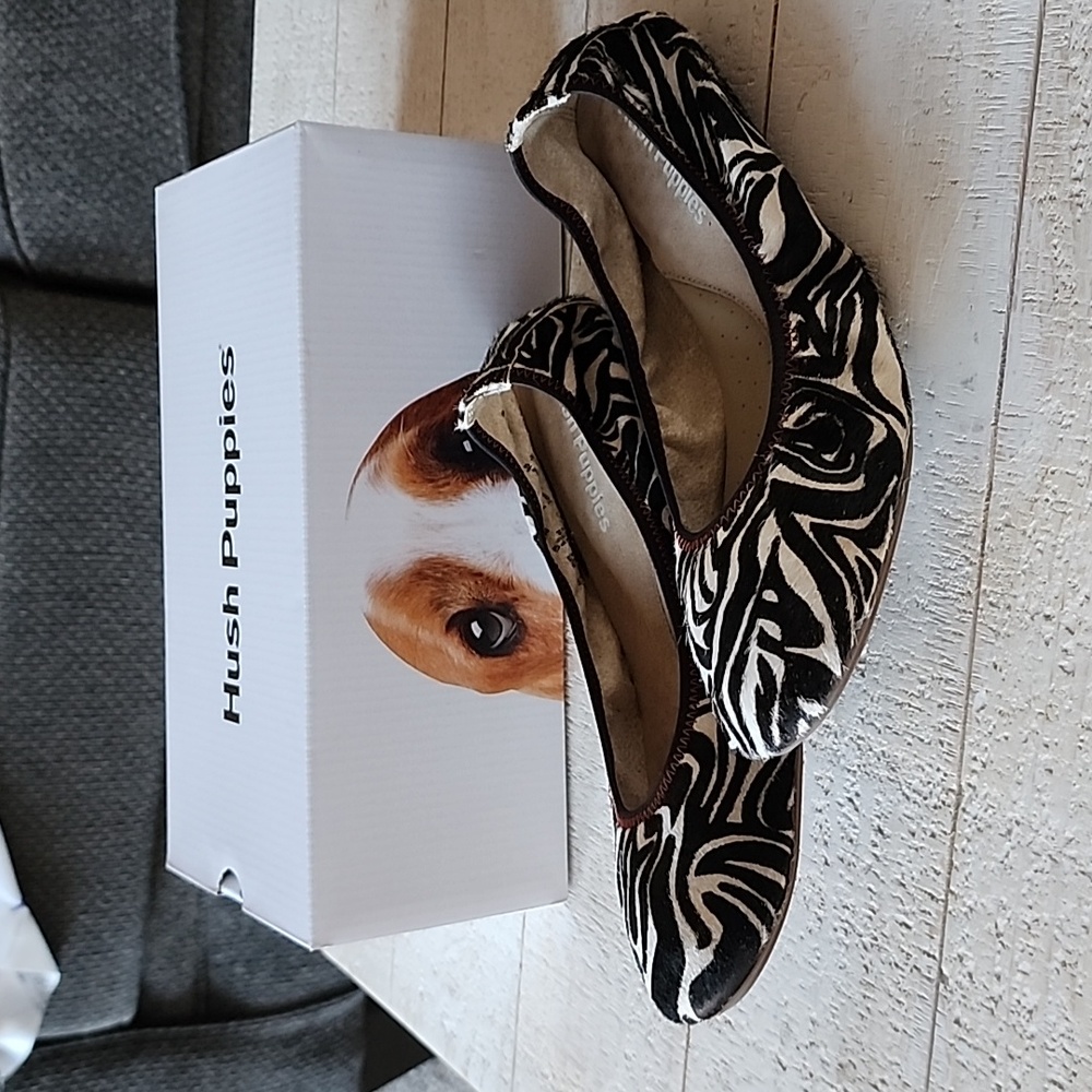 Women's 7.5 Chaste Ballet Zebra Hush Puppies